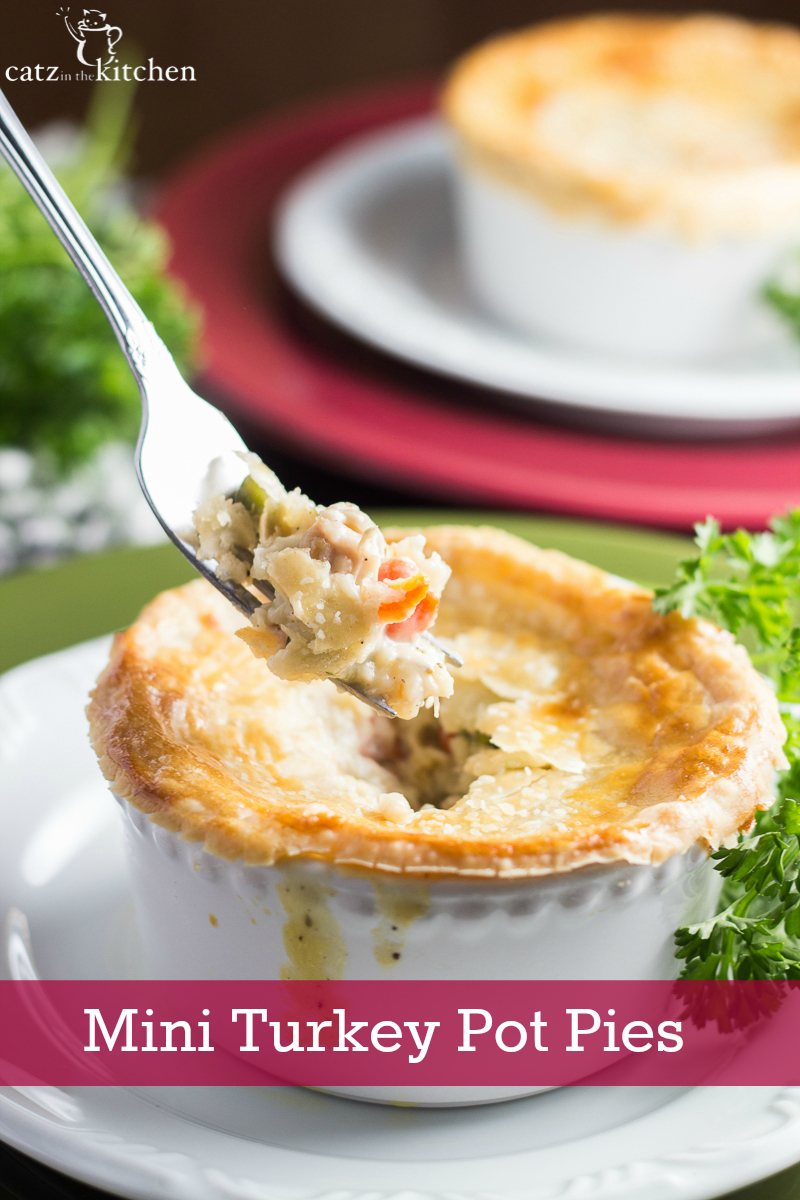 Mini Turkey Pot Pies | Catz in the Kitchen | catzinthekitchen.com | #potpie #leftovers #turkey