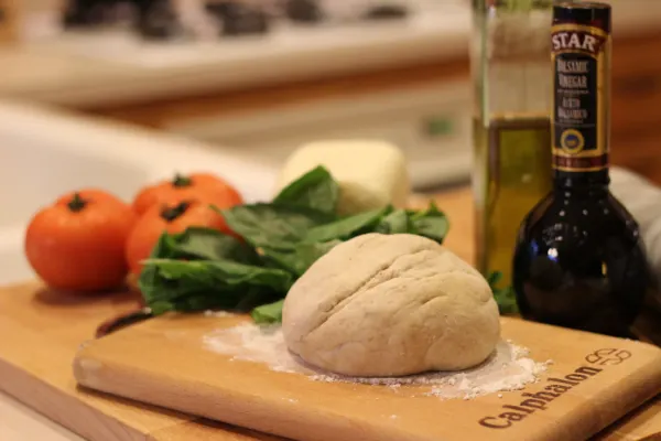 caprese pizza ingredients