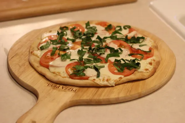 caprese pizza