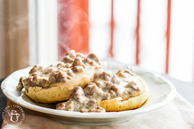 Easy Biscuits & Gravy | Catz in the Kitchen | catzinthekitchen.com | #Gravy #Recipe #Breakfast #Biscuits