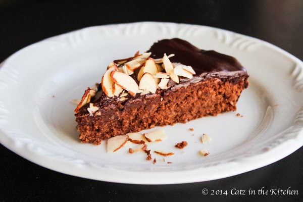 Julia Child's Reine de Saba avec Glaçage au Chocolat ~ Chocolate Almond Cake  - MySpicyKitchen