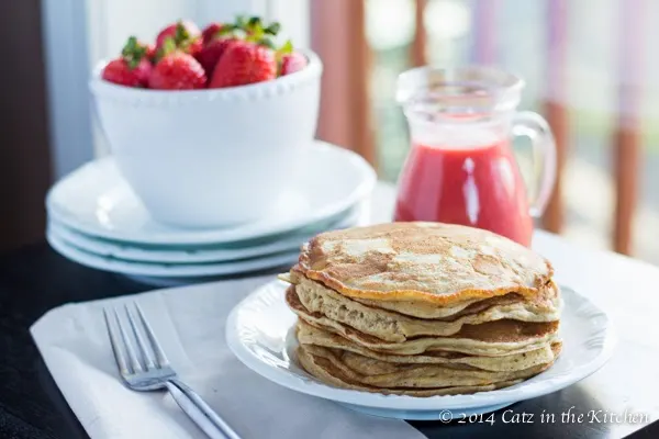 pancakes with strawberry sauce