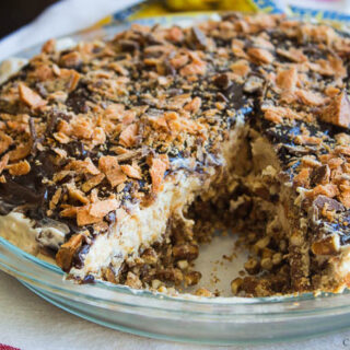 Peanut Butter Butterfinger Pie | Catz in the Kitchen | catzinthekitchen.com #Butterfinger