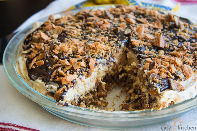 Peanut Butter Butterfinger Pie | Catz in the Kitchen | catzinthekitchen.com #Butterfinger