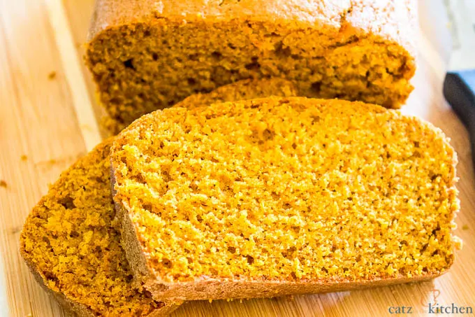 Pumpkin Bread | Catz in the Kitchen | catzinthekitchen.com | #bread #fall #pumpkin
