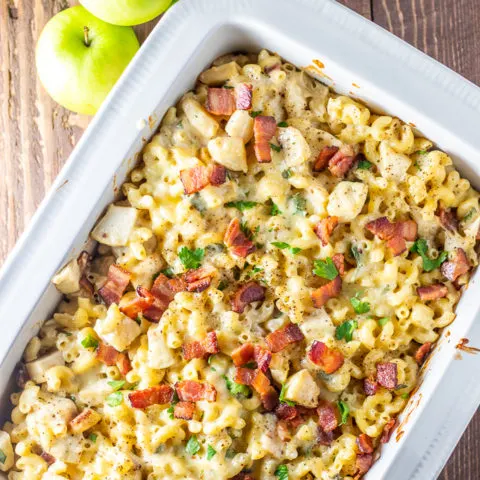 Sweet & savory, with salty bacon, tart apples, & sharp cheesy goodness - Apple Bacon Mac and Cheese is the easy comfort food recipe you've been looking for!