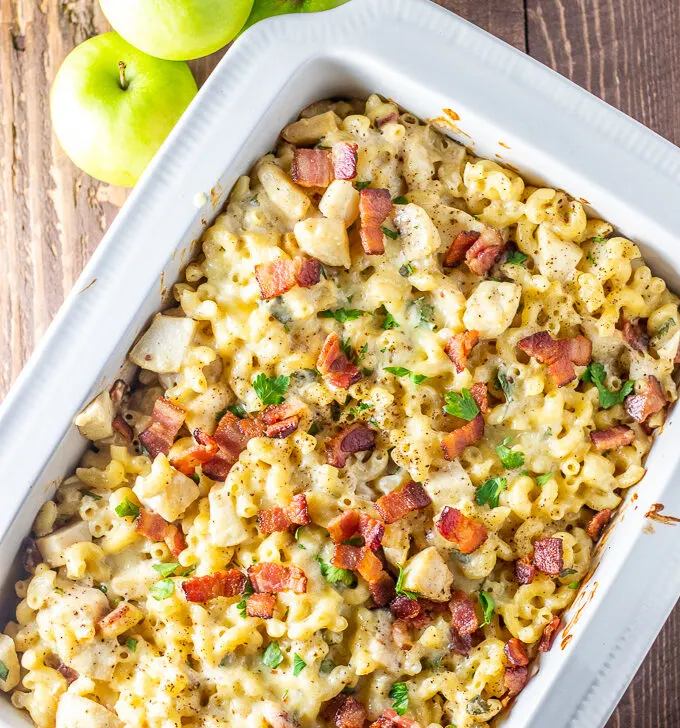 Sweet & savory, with salty bacon, tart apples, & sharp cheesy goodness - Apple Bacon Mac and Cheese is the easy comfort food recipe you've been looking for!