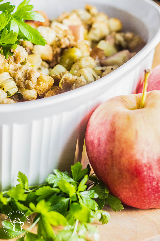 Apple & Onion Stuffing | Catz in the Kitchen | catzinthekitchen.com | #stuffing #Thanksgiving #recipe