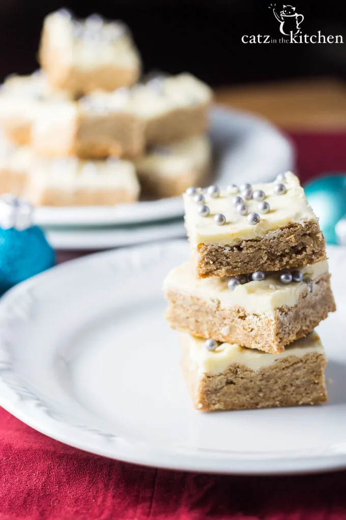 Chai Latte Bars | Catz in the Kitchen | catzinthekitchen.com | #chocolate #chai #latte