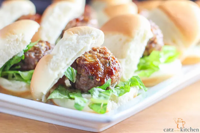 Chinese Meatball Sliders | Catz in the Kitchen | catzinthekitchen.com #sliders