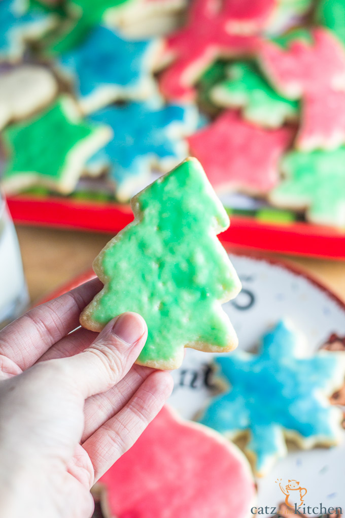 The Best Rolled Sugar Cookies | Catz in the Kitchen | catzinthekitchen.com #Christmas