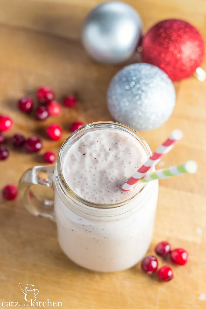 Cranberry Egg Nog Smoothies | Catz in the Kitchen | catzinthekitchen.com | #cranberry #smoothie #eggnog