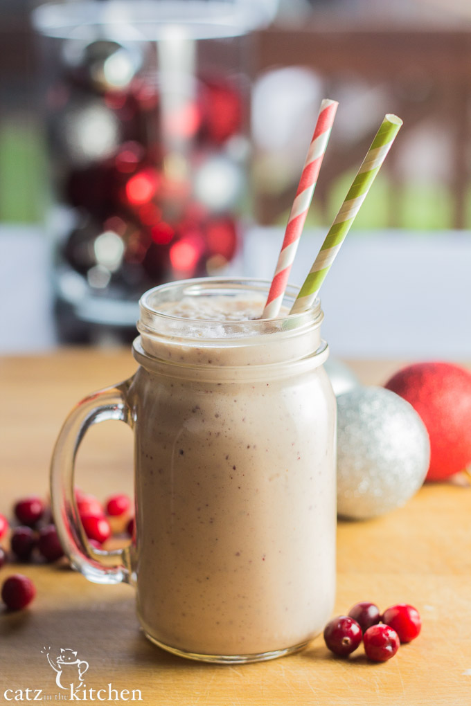 Cranberry Egg Nog Smoothies | Catz in the Kitchen | catzinthekitchen.com | #cranberry #smoothie #eggnog