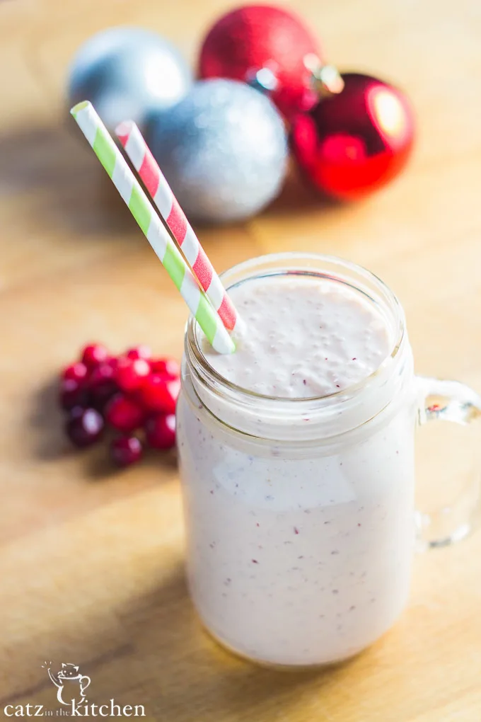 Cranberry Egg Nog Smoothies | Catz in the Kitchen | catzinthekitchen.com | #cranberry #smoothie #eggnog