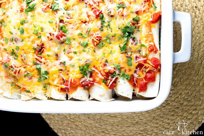 Cinnamon Chicken Enchiladas | Catz in the Kitchen | catzinthekitchen.com #enchiladas