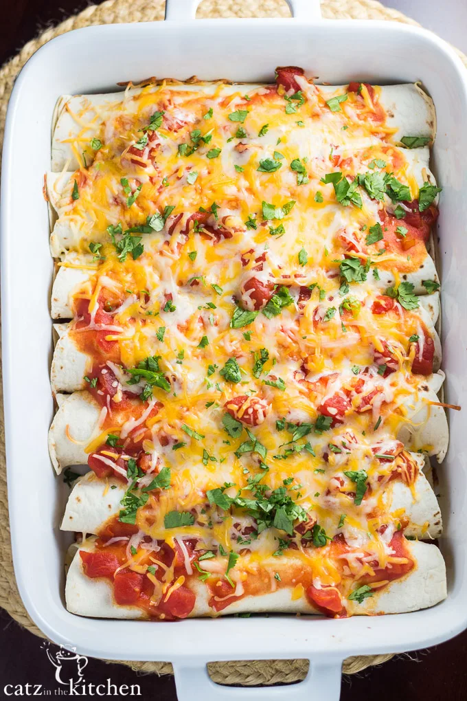 Cinnamon Chicken Enchiladas | Catz in the Kitchen | catzinthekitchen.com #enchiladas