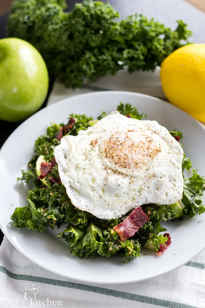 Kale Breakfast Salad | Catz in the Kitchen | catzinthekitchen.com #Kale