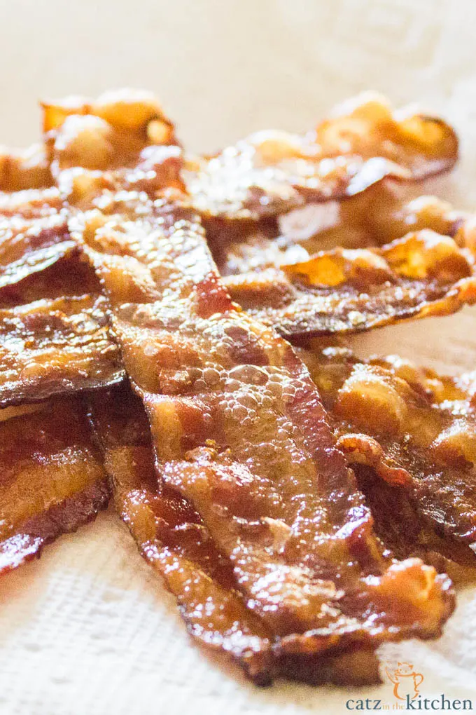 Oven Baked Bacon | Catz in the Kitchen | catzinthekitchen.com #bacon