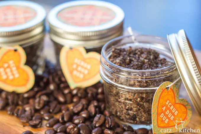 Coffee Vanilla Scrub | Catz in the Kitchen | catzinthekitchen.com #mothersday