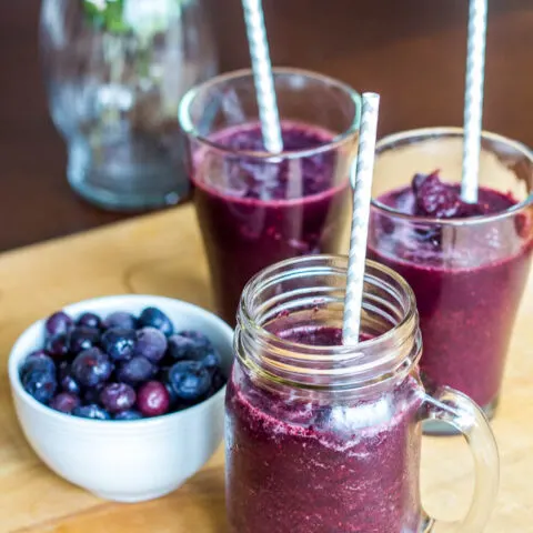 Blueberry Pomegranate Smoothies | Catz in the Kitchen | catzinthekitchen.com #smoothies