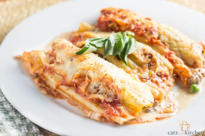 Sausage & Pea Manicotti | Catz in the Kitchen | catzinthekitchen.com #pasta