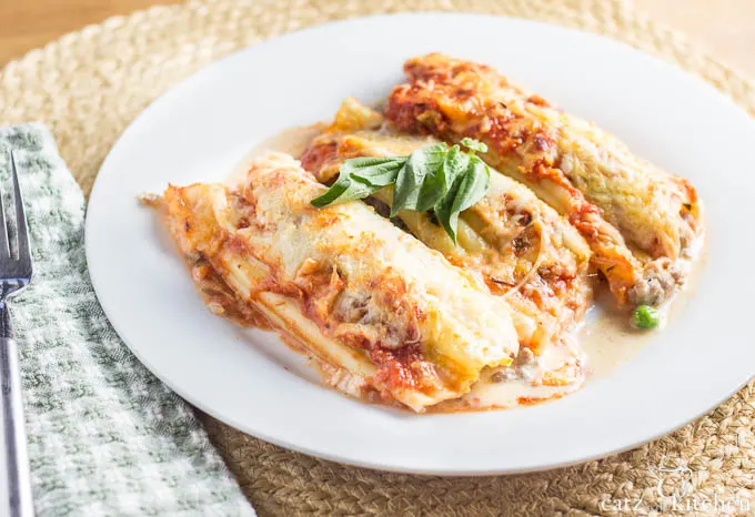 Sausage & Pea Manicotti | Catz in the Kitchen | catzinthekitchen.com #pasta