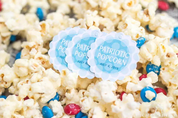 4th of July Favor: Patriotic Popcorn | Evermine Blog | www.evermine.com #ediblegift #independenceday #recipe