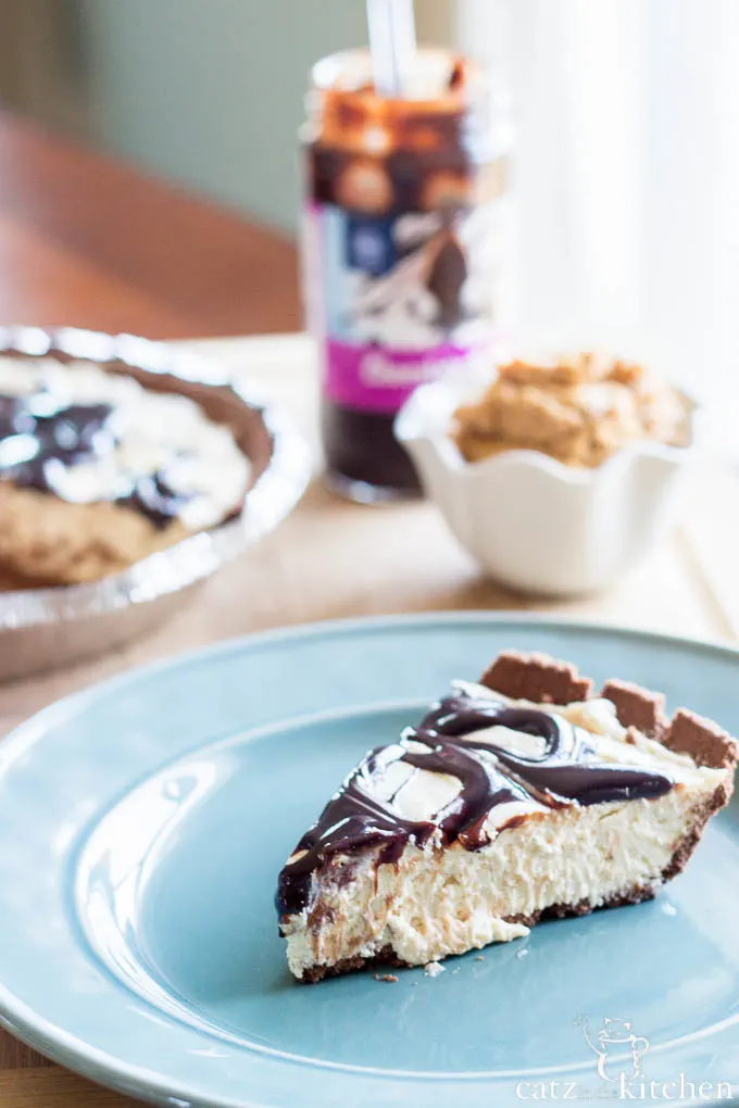 Peanut Butter & Fudge Swirl Pie | Catz in the Kitchen | catzinthekitchen.com #FathersDay