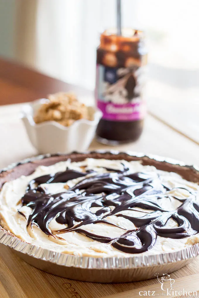 Peanut Butter & Fudge Swirl Pie | Catz in the Kitchen | catzinthekitchen.com #FathersDay