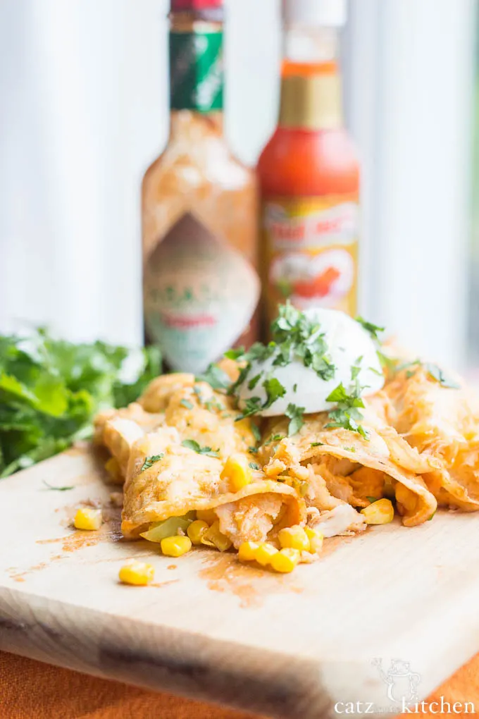 Red Chicken Enchiladas | Catz in the Kitchen | catzinthekitchen.com | #enchiladas