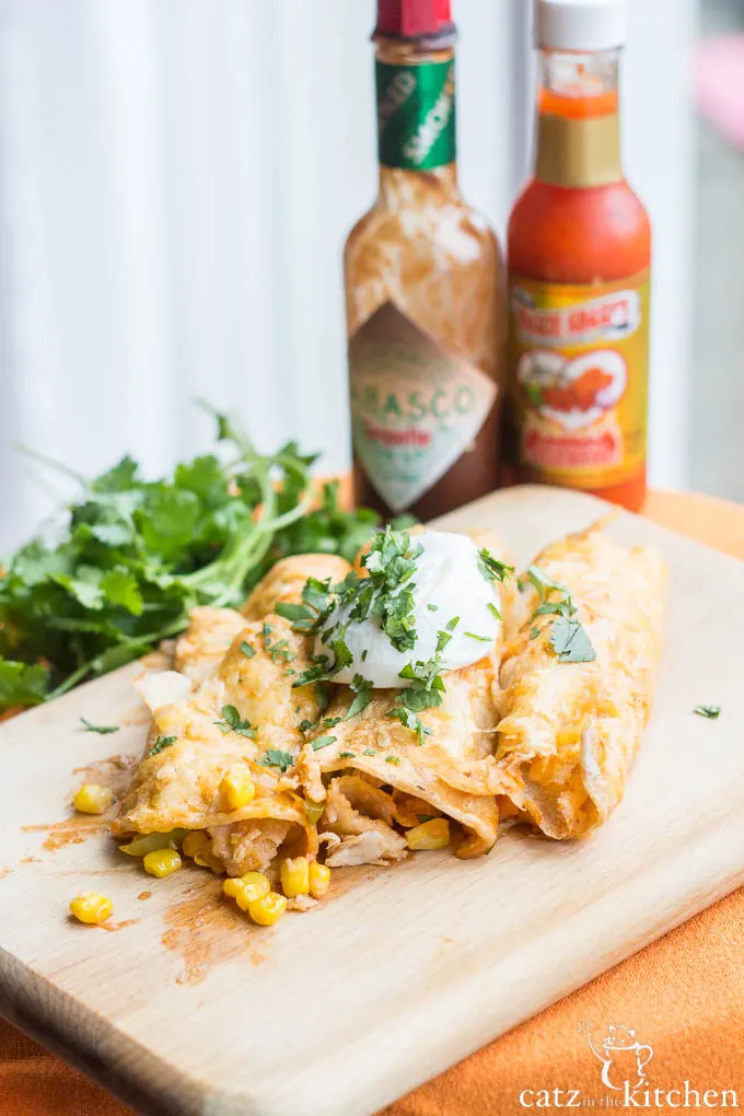 Red Chicken Enchiladas | Catz in the Kitchen | catzinthekitchen.com | #enchiladas