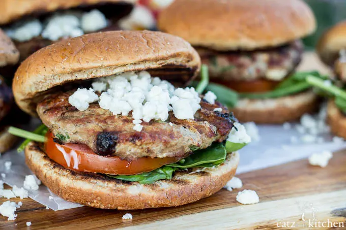 Mediterranean Turkey Burgers | Catz in the Kitchen | catzinthekitchen.com | #burgers