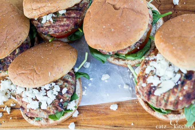 Mediterranean Turkey Burgers | Catz in the Kitchen | catzinthekitchen.com | #burgers