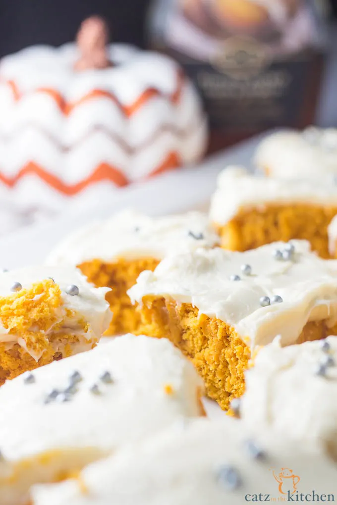 Maple Pumpkin Cake | Catz in the Kitchen | catzinthekitchen.com | #cake #fall #pumpkin