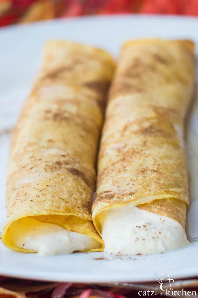 Pumpkin Spice Crêpes | Catz in the Kitchen | catzinthekitchen.com | #crepes #fall #pumpkin