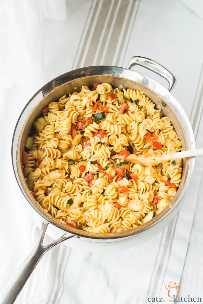 Roasted Zucchini & Tomato Pasta | Catz in the Kitchen | catzinthekitchen.com | #zucchini #pasta #fall