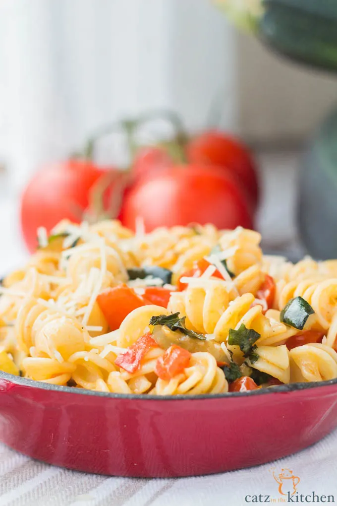 Roasted Zucchini & Tomato Pasta | Catz in the Kitchen | catzinthekitchen.com | #zucchini #pasta #fall