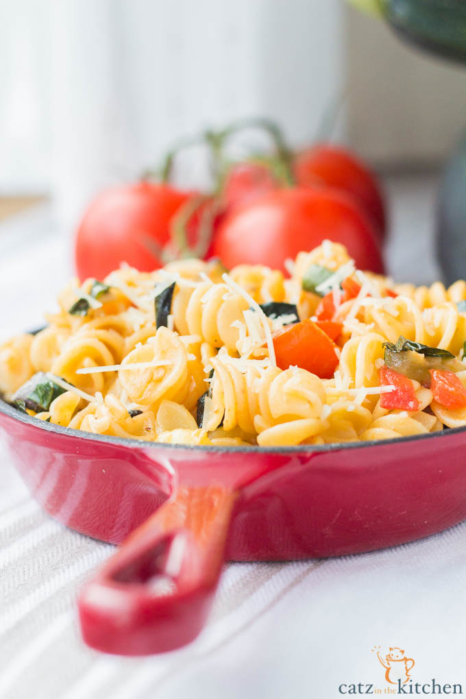 Roasted Zucchini & Tomato Pasta | Catz in the Kitchen | catzinthekitchen.com | #zucchini #pasta #fall