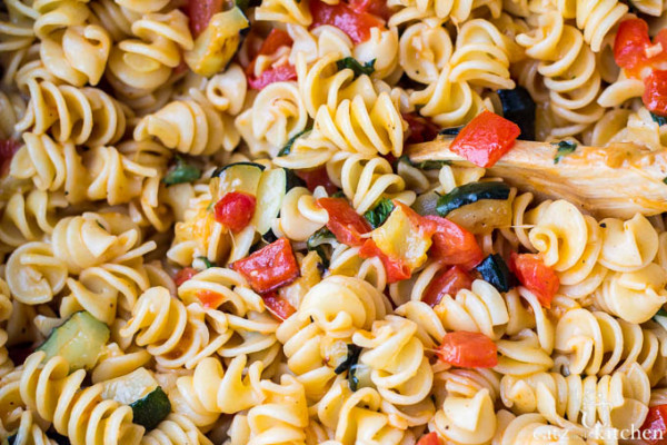 Roasted Zucchini & Tomato Pasta - Catz in the Kitchen