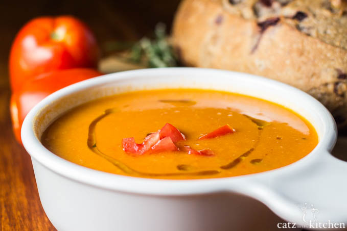 Tuscan Tomato White Bean Soup | Catz in the Kitchen | catzinthekitchen.com | #tomato #tuscan #soup