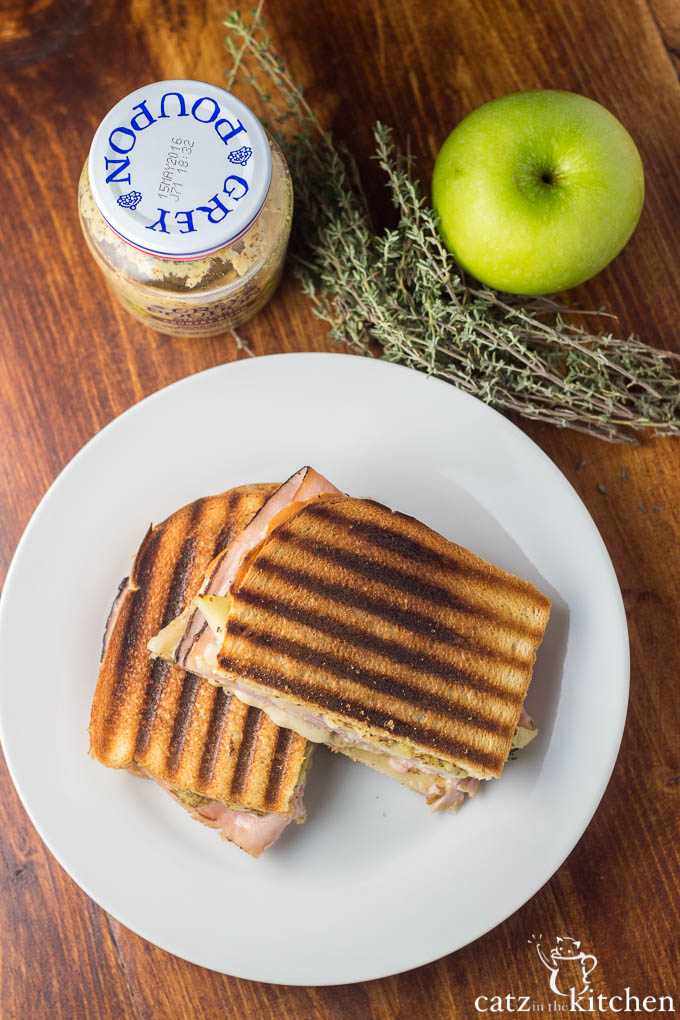 Ham, Gruyère, & Apple Panini | Catz in the Kitchen | catzinthekitchen.com | #sandwich #panini #Gruyère