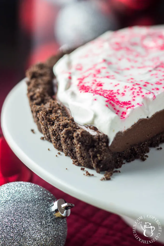 Candy Cane Chocolate Tart | Catz in the Kitchen | catzinthekitchen.com | #Christmas #candycane #tart #chocolate