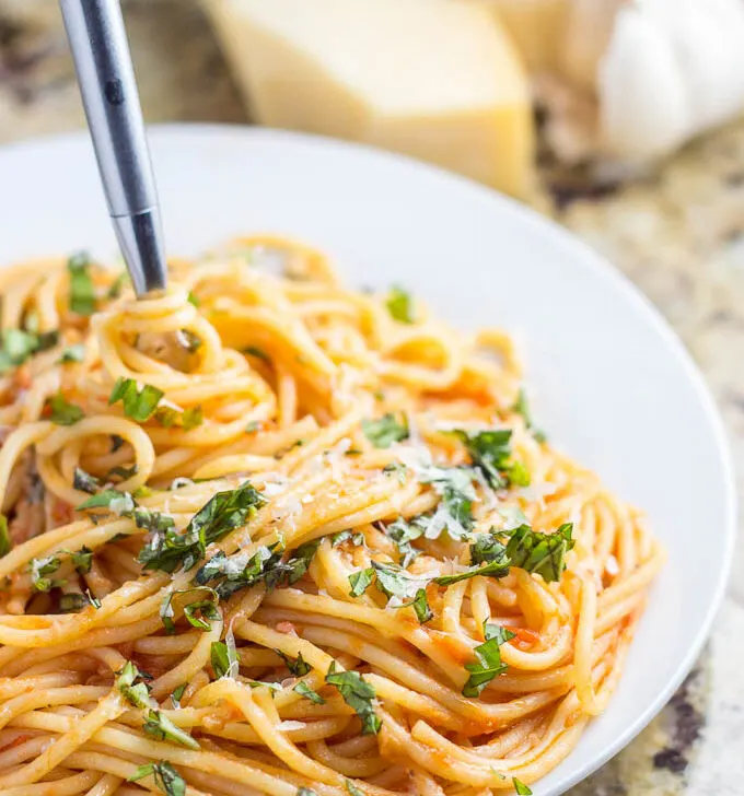 In need of an easy, inexpensive meal that's still full of flavor and popular with the whole family? Try this go-to recipe for easy garlic spaghetti!