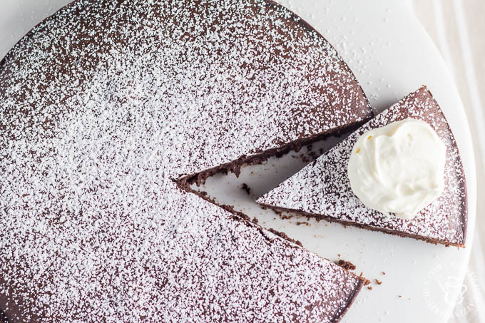 Need a dessert that's easy, yet complex, not too sweet, but totally addictive? This Chocolate Red Wine Cake is for you...