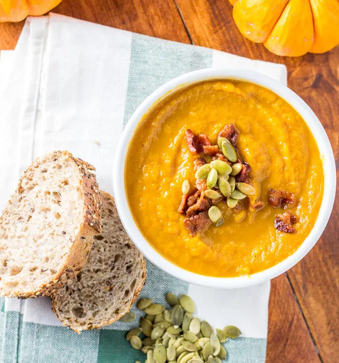 This recipe for pumpkin soup made in the slow cooker is easy, zesty, and bursting with the taste of autumn! Prep in the morning & have an effortless dinner! #pumpkin