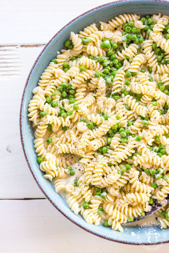 Lemon and Pea Alfredo - Catz in the Kitchen