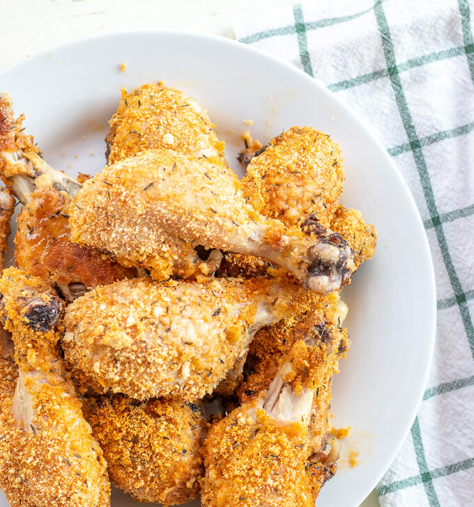 Got drumsticks in the freezer? Rather with dealing with hot oil and the mess it makes, try this easy, healthier oven baked 