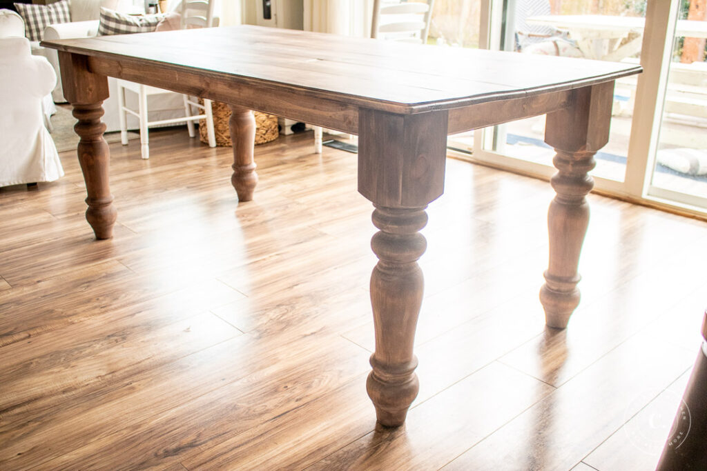 DIY Classic Farmhouse Kitchen Table finished 