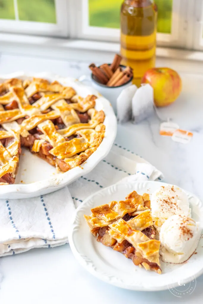 Chai Apple Pie with ice cream 