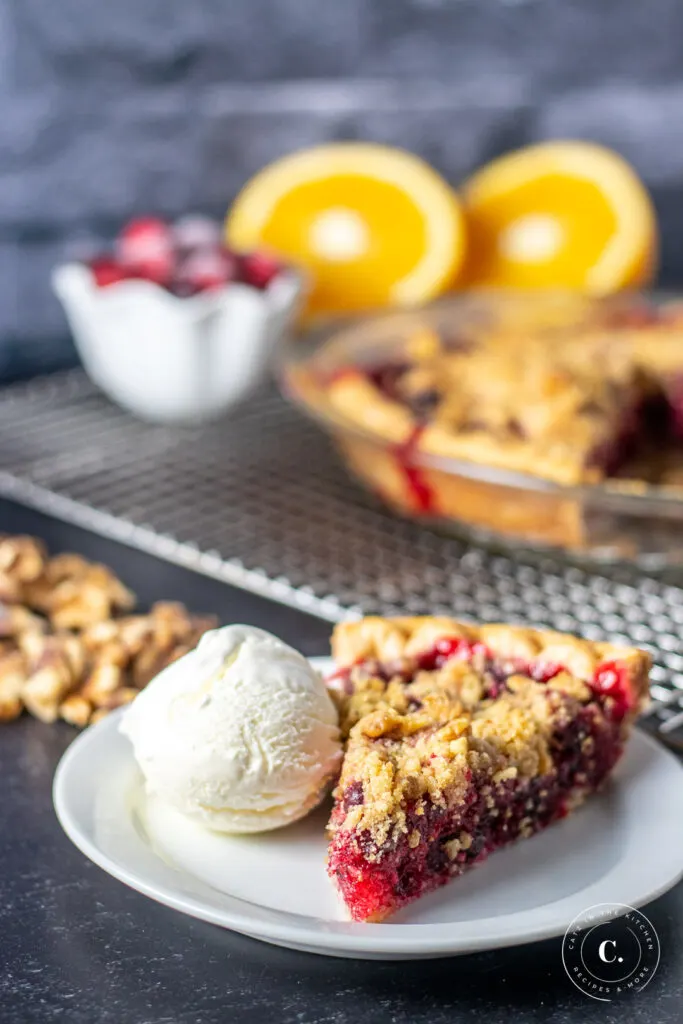 Easy Cranberry Streusel Pie with ice cream 